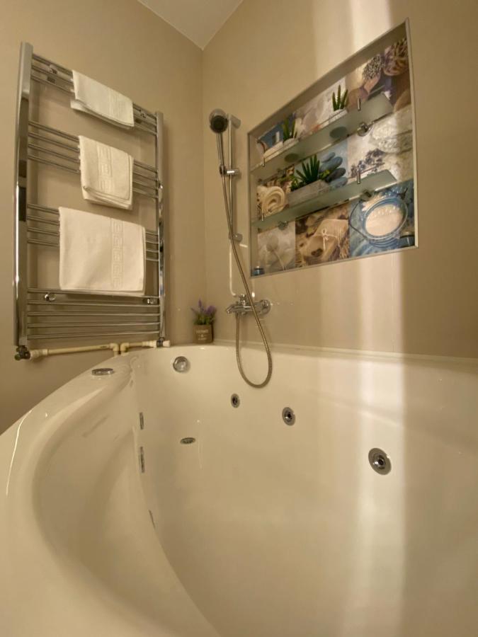 Eden Luxury Apartment Braila Bagian luar foto