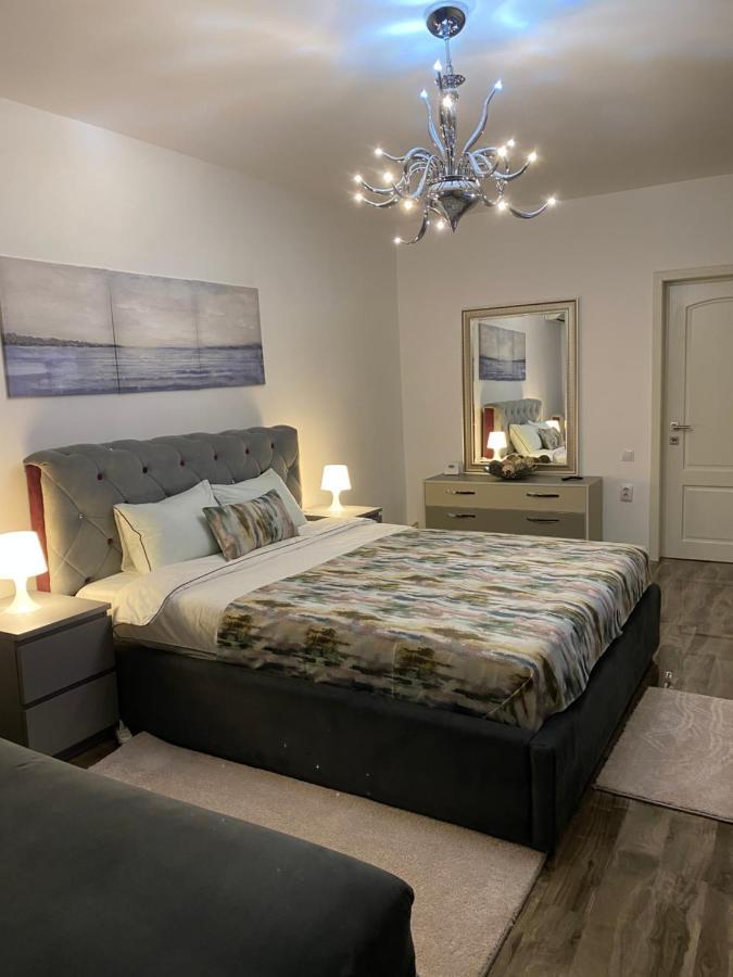 Eden Luxury Apartment Braila Bagian luar foto