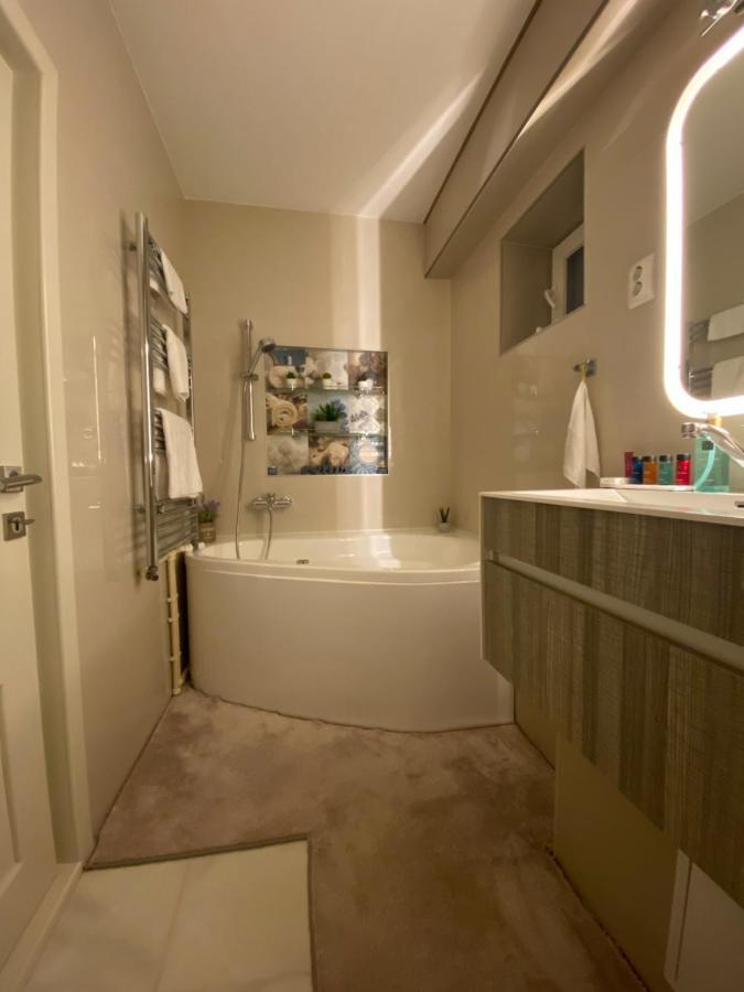 Eden Luxury Apartment Braila Bagian luar foto